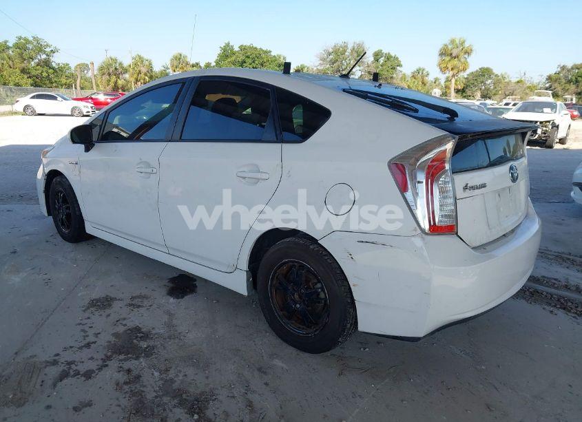 Photo 3 of 2014 Toyota Prius TWO (VIN JTDKN3DU7E0376226)