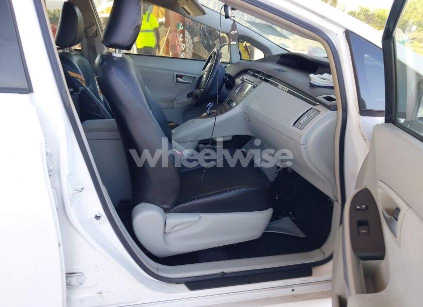 Photo 5 of 2014 Toyota Prius TWO (VIN JTDKN3DU7E0376226)