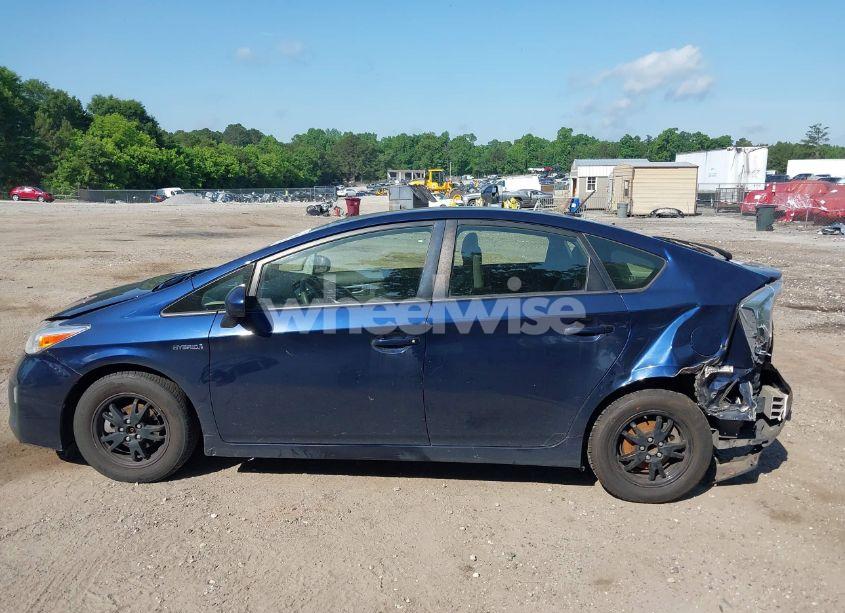 Photo 14 of 2014 Toyota Prius TWO (VIN JTDKN3DU7E0380860)