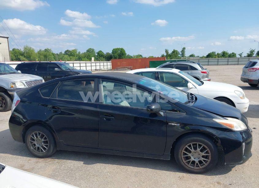 Photo 13 of 2014 Toyota Prius TWO (VIN JTDKN3DU7E1746083)