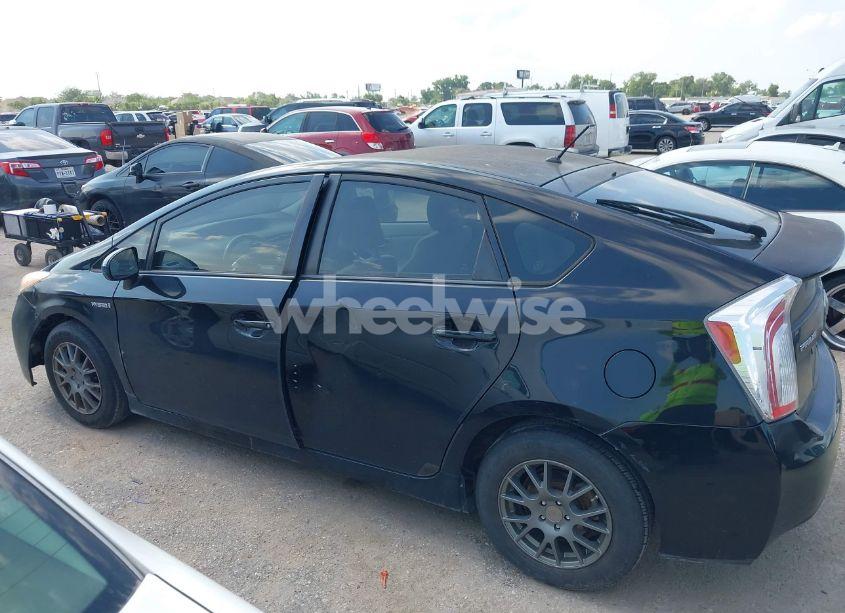 Photo 14 of 2014 Toyota Prius TWO (VIN JTDKN3DU7E1746083)