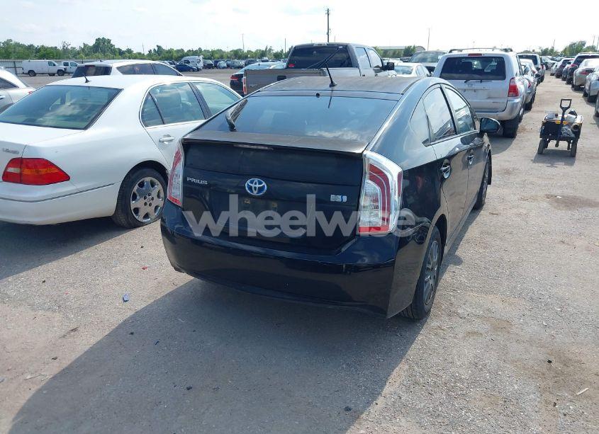 Photo 4 of 2014 Toyota Prius TWO (VIN JTDKN3DU7E1746083)