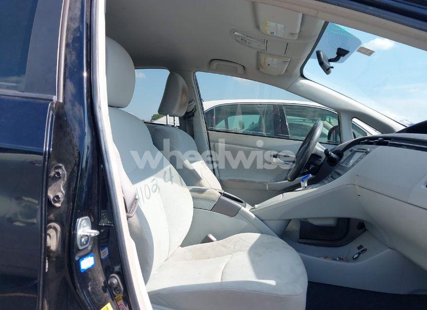 Photo 5 of 2014 Toyota Prius TWO (VIN JTDKN3DU7E1746083)