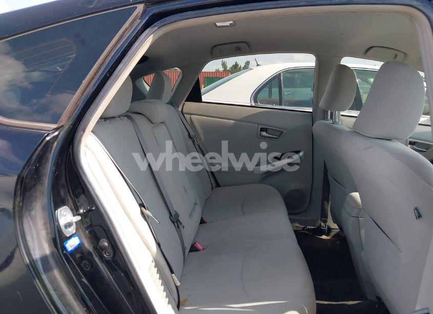 Photo 8 of 2014 Toyota Prius TWO (VIN JTDKN3DU7E1746083)