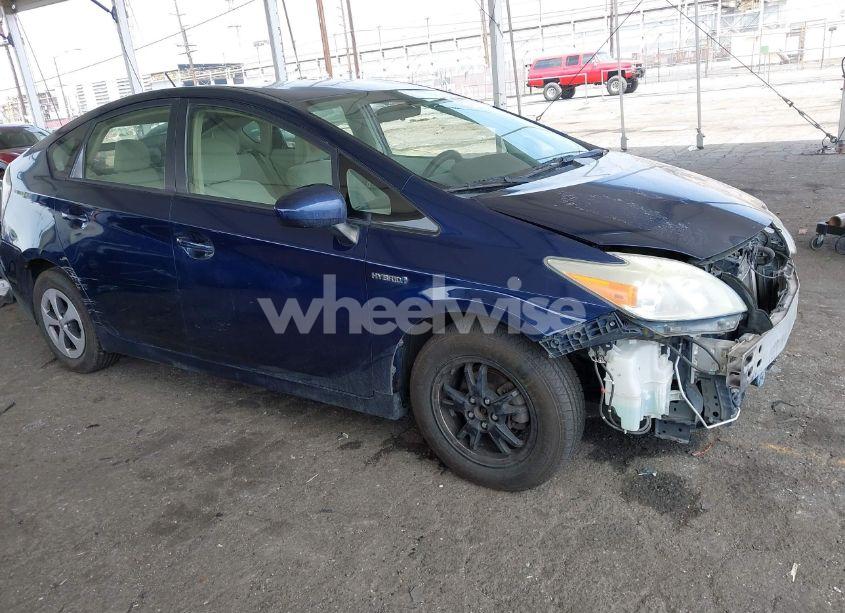 2014 Toyota Prius THREE (VIN JTDKN3DU7E1746200) main photo