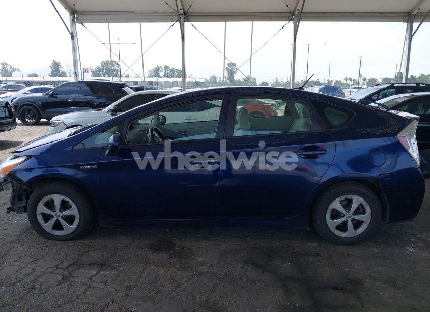 Photo 15 of 2014 Toyota Prius THREE (VIN JTDKN3DU7E1746200)