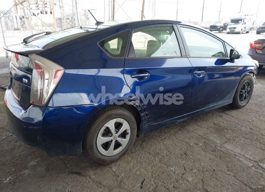 Photo 4 of 2014 Toyota Prius THREE (VIN JTDKN3DU7E1746200)