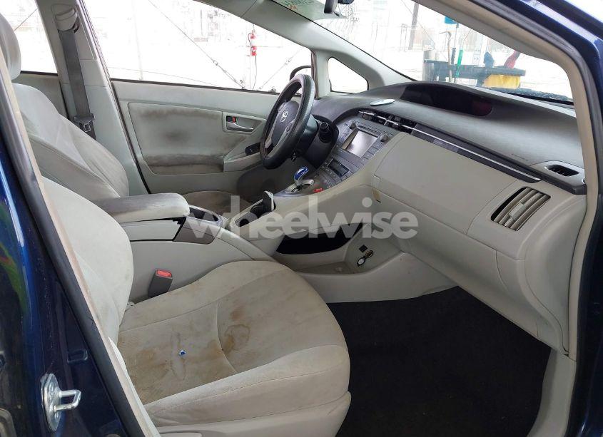 Photo 5 of 2014 Toyota Prius THREE (VIN JTDKN3DU7E1746200)