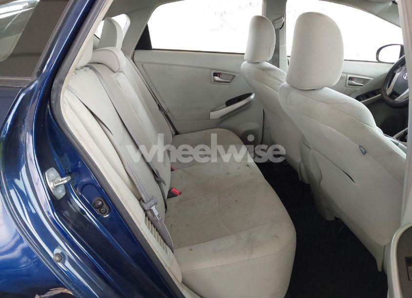 Photo 8 of 2014 Toyota Prius THREE (VIN JTDKN3DU7E1746200)