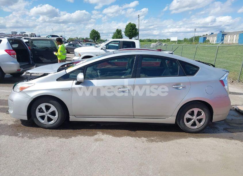 Photo 14 of 2014 Toyota Prius THREE (VIN JTDKN3DU7E1747296)