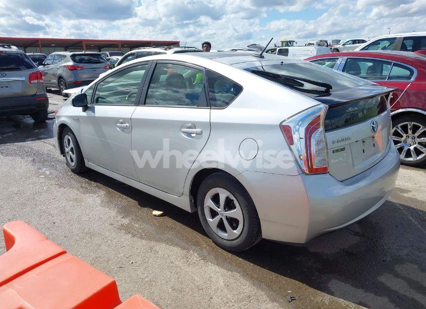 Photo 3 of 2014 Toyota Prius THREE (VIN JTDKN3DU7E1747296)