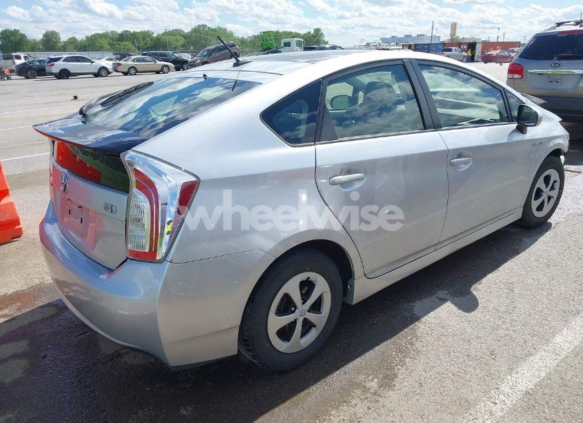 Photo 4 of 2014 Toyota Prius THREE (VIN JTDKN3DU7E1747296)