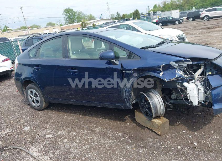 Photo 13 of 2014 Toyota Prius THREE (VIN JTDKN3DU7E1775955)