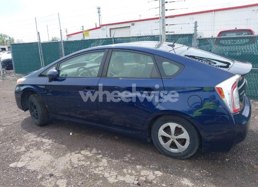 Photo 14 of 2014 Toyota Prius THREE (VIN JTDKN3DU7E1775955)