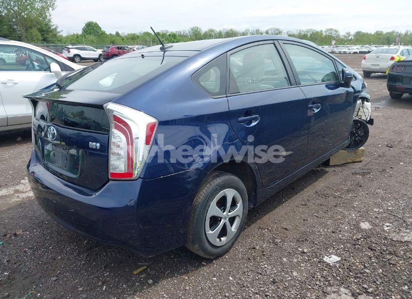 Photo 4 of 2014 Toyota Prius THREE (VIN JTDKN3DU7E1775955)