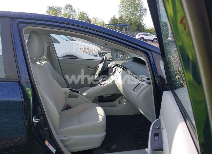 Photo 5 of 2014 Toyota Prius THREE (VIN JTDKN3DU7E1775955)