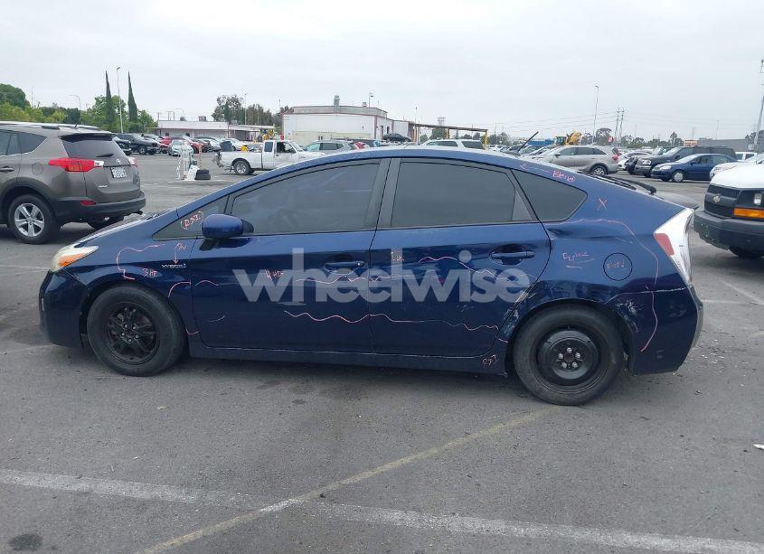 Photo 14 of 2014 Toyota Prius THREE (VIN JTDKN3DU7E1779813)