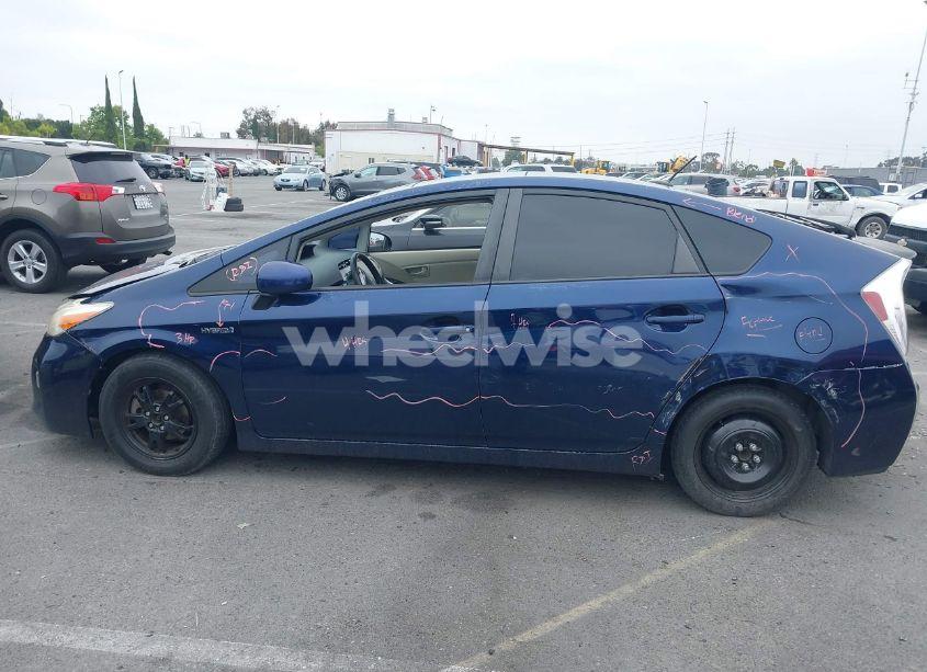 Photo 6 of 2014 Toyota Prius THREE (VIN JTDKN3DU7E1779813)