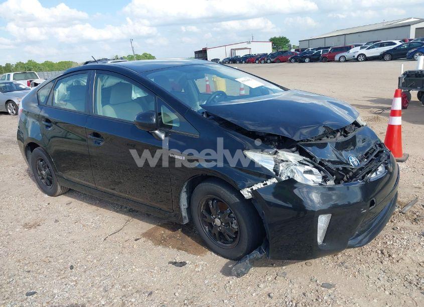 2015 Toyota Prius THREE (VIN JTDKN3DU7F0457437) main photo