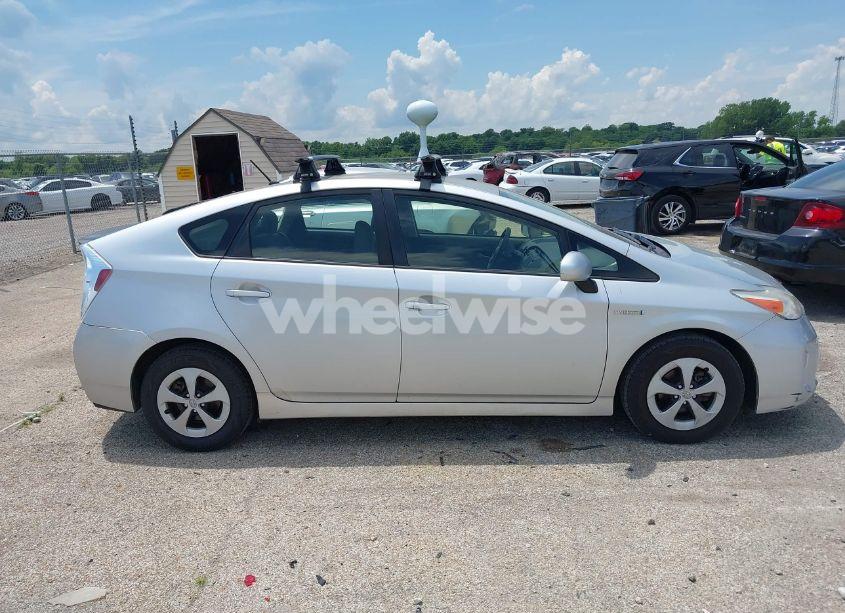 Photo 13 of 2015 Toyota Prius TWO (VIN JTDKN3DU7F1878200)