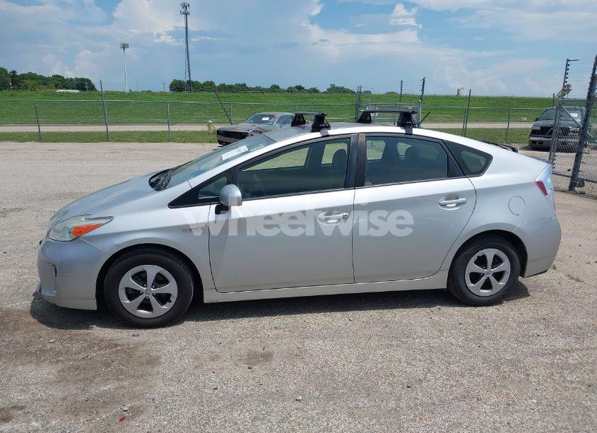 Photo 14 of 2015 Toyota Prius TWO (VIN JTDKN3DU7F1878200)