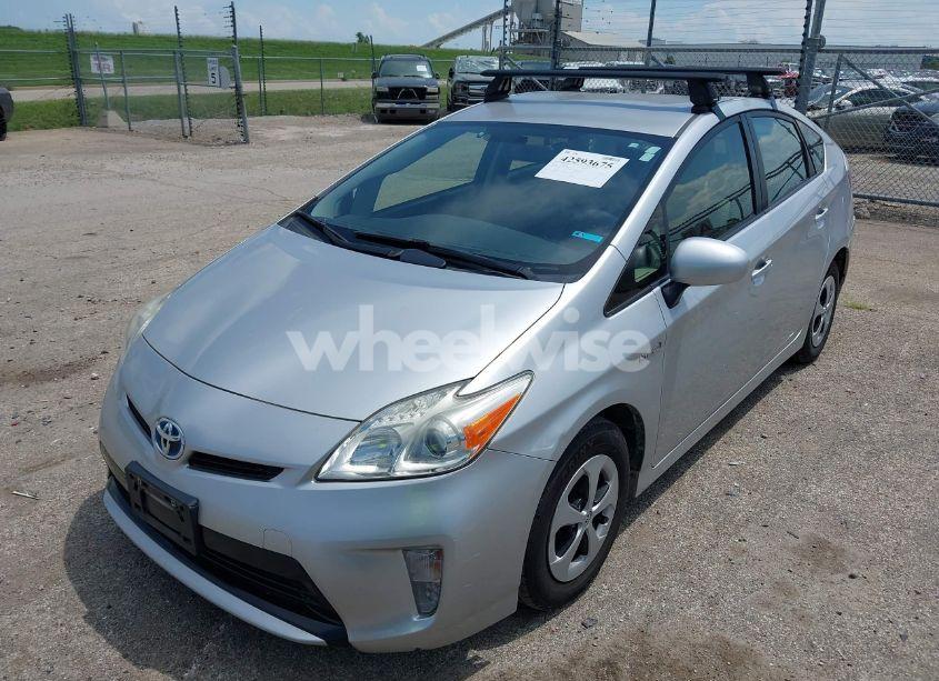 Photo 2 of 2015 Toyota Prius TWO (VIN JTDKN3DU7F1878200)