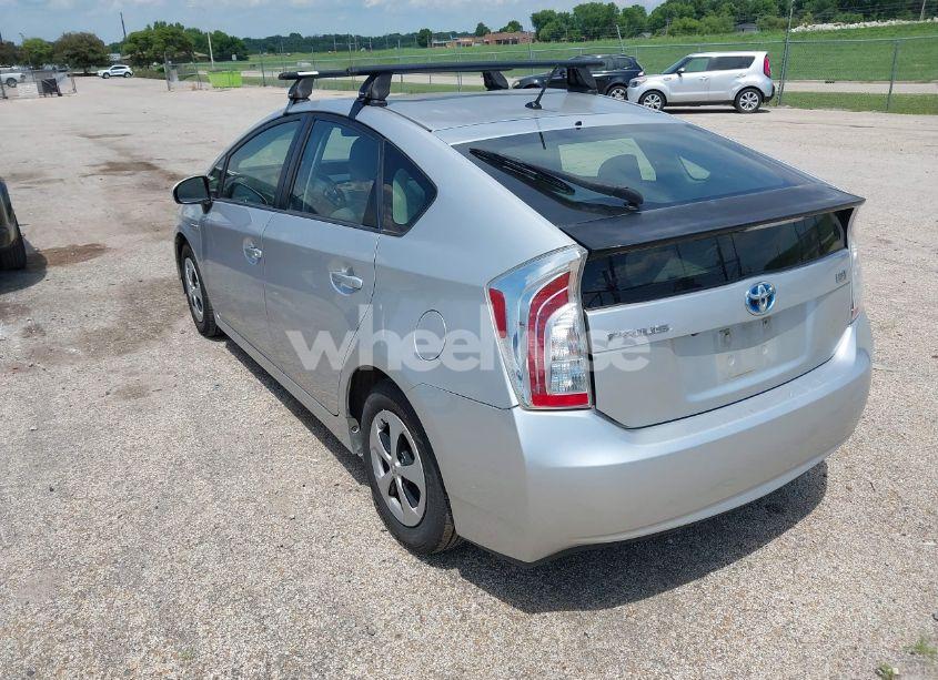 Photo 3 of 2015 Toyota Prius TWO (VIN JTDKN3DU7F1878200)