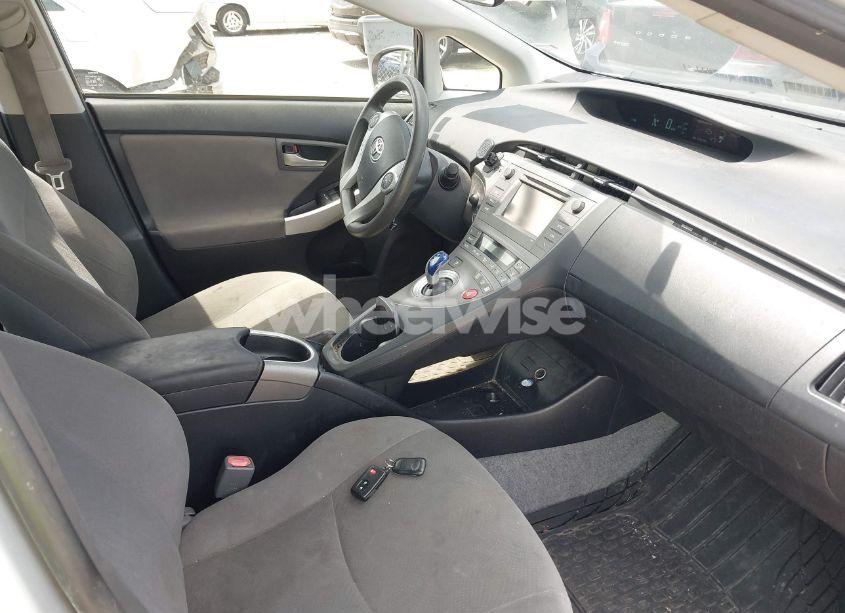 Photo 5 of 2015 Toyota Prius TWO (VIN JTDKN3DU7F1878200)