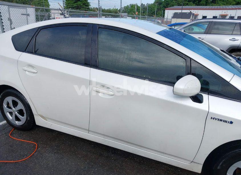 Photo 13 of 2015 Toyota Prius THREE (VIN JTDKN3DU7F1932675)
