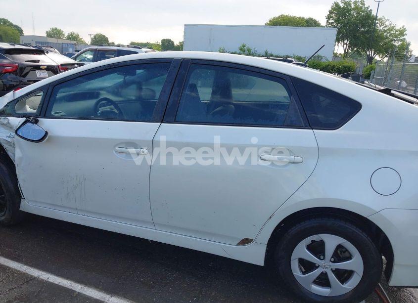 Photo 14 of 2015 Toyota Prius THREE (VIN JTDKN3DU7F1932675)