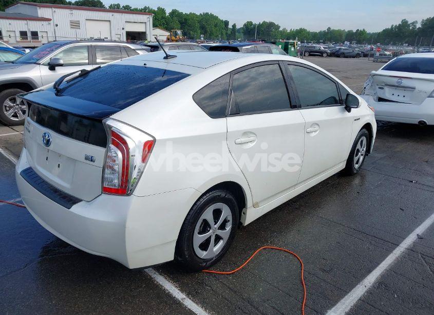 Photo 4 of 2015 Toyota Prius THREE (VIN JTDKN3DU7F1932675)