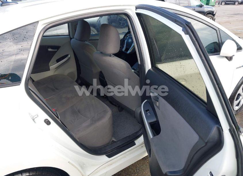 Photo 8 of 2015 Toyota Prius THREE (VIN JTDKN3DU7F1932675)