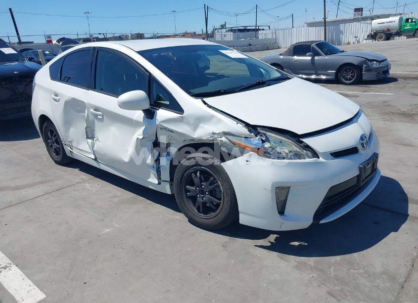 2015 Toyota Prius TWO (VIN JTDKN3DU7F1936953) main photo