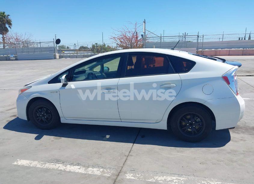 Photo 14 of 2015 Toyota Prius TWO (VIN JTDKN3DU7F1936953)