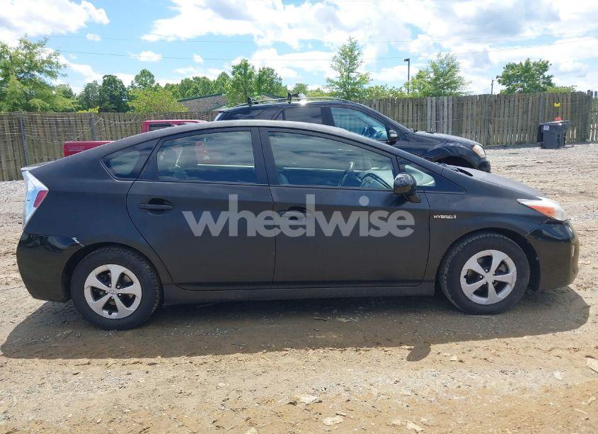 Photo 13 of 2015 Toyota Prius FIVE/FOUR/PERSONA SERIES SPECIAL EDITION/THREE/TWO (VIN JTDKN3DU7F1945457)