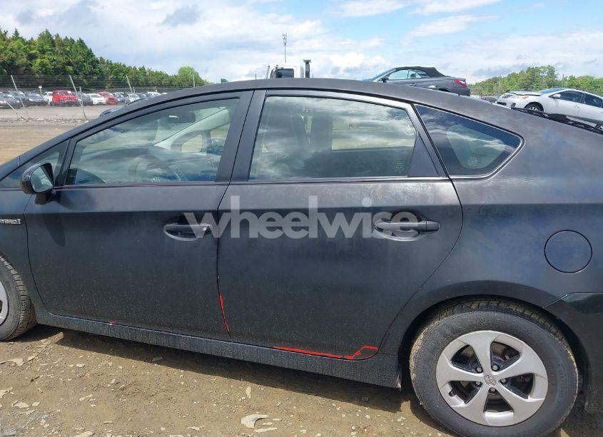 Photo 14 of 2015 Toyota Prius FIVE/FOUR/PERSONA SERIES SPECIAL EDITION/THREE/TWO (VIN JTDKN3DU7F1945457)