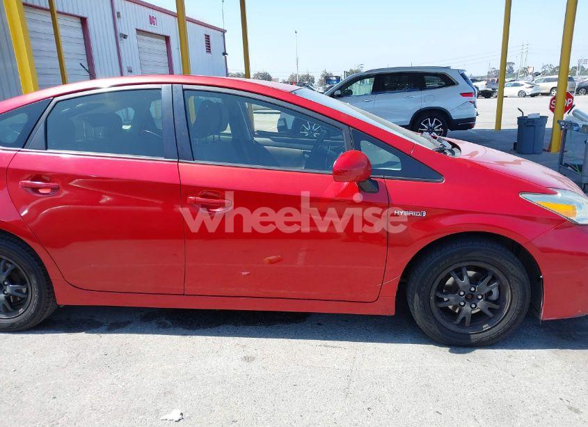 Photo 13 of 2015 Toyota Prius TWO (VIN JTDKN3DU7F1992116)