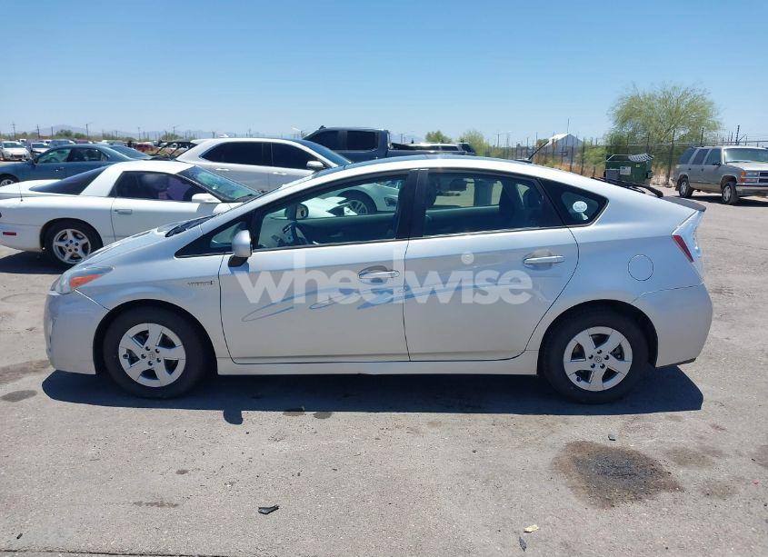 Photo 14 of 2010 Toyota Prius III (VIN JTDKN3DU8A0021690)