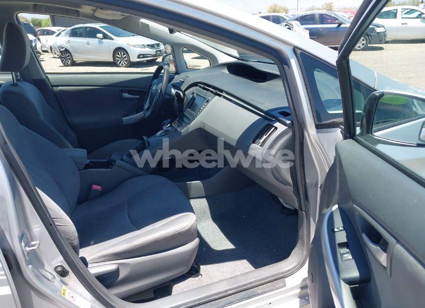 Photo 5 of 2010 Toyota Prius III (VIN JTDKN3DU8A0021690)