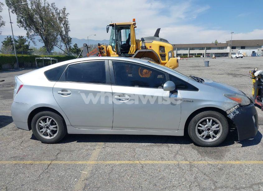 Photo 13 of 2010 Toyota Prius III (VIN JTDKN3DU8A0037565)