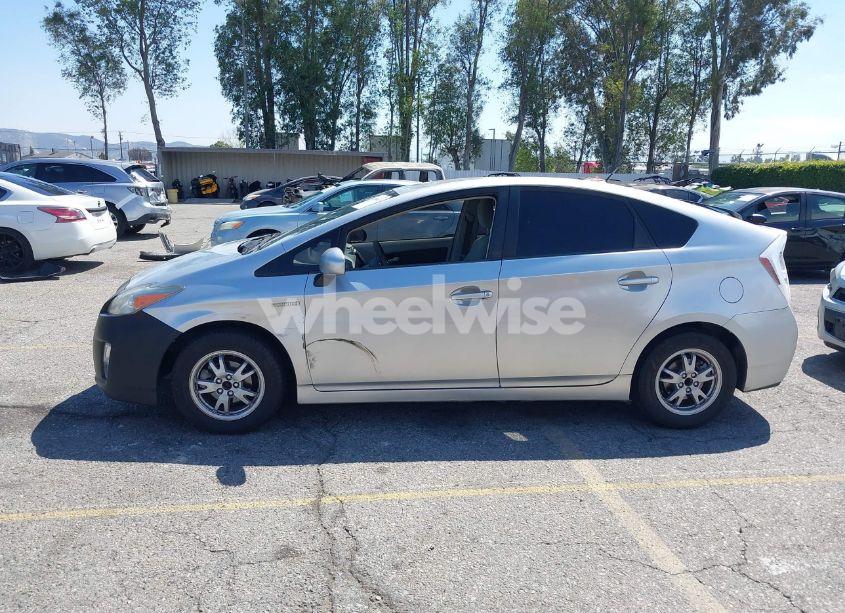 Photo 14 of 2010 Toyota Prius III (VIN JTDKN3DU8A0037565)