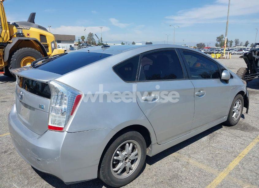 Photo 4 of 2010 Toyota Prius III (VIN JTDKN3DU8A0037565)