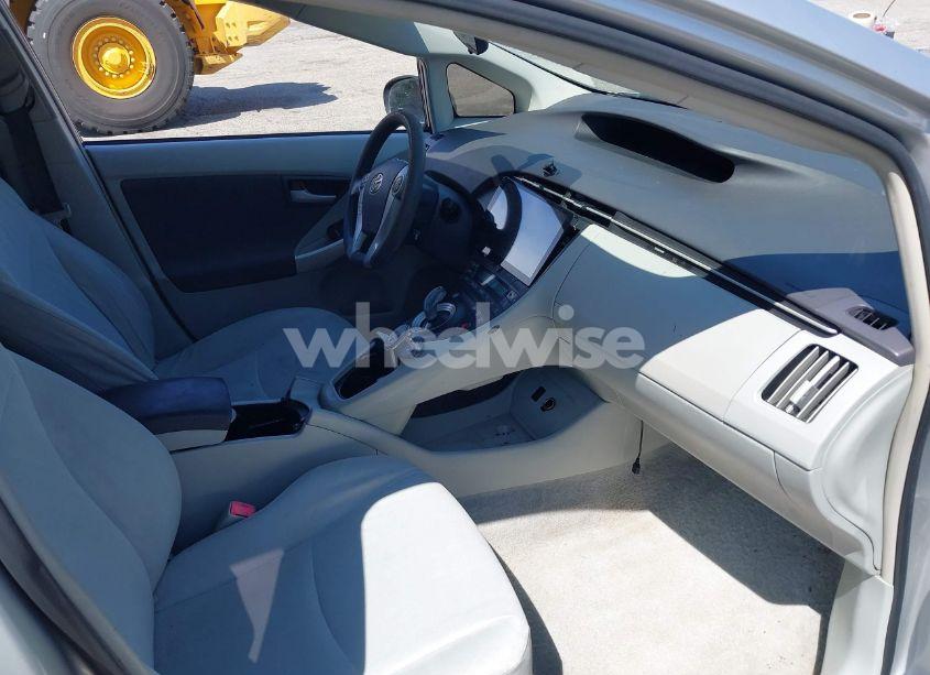 Photo 5 of 2010 Toyota Prius III (VIN JTDKN3DU8A0037565)