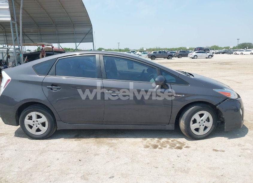 Photo 13 of 2010 Toyota Prius II (VIN JTDKN3DU8A0046864)