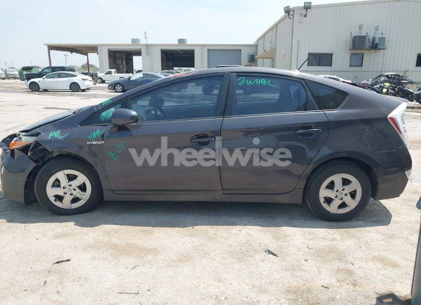 Photo 14 of 2010 Toyota Prius II (VIN JTDKN3DU8A0046864)