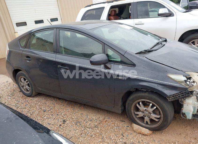 Photo 13 of 2010 Toyota Prius III (VIN JTDKN3DU8A0052759)