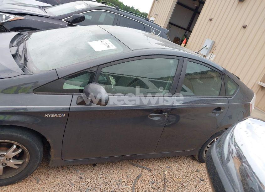 Photo 14 of 2010 Toyota Prius III (VIN JTDKN3DU8A0052759)