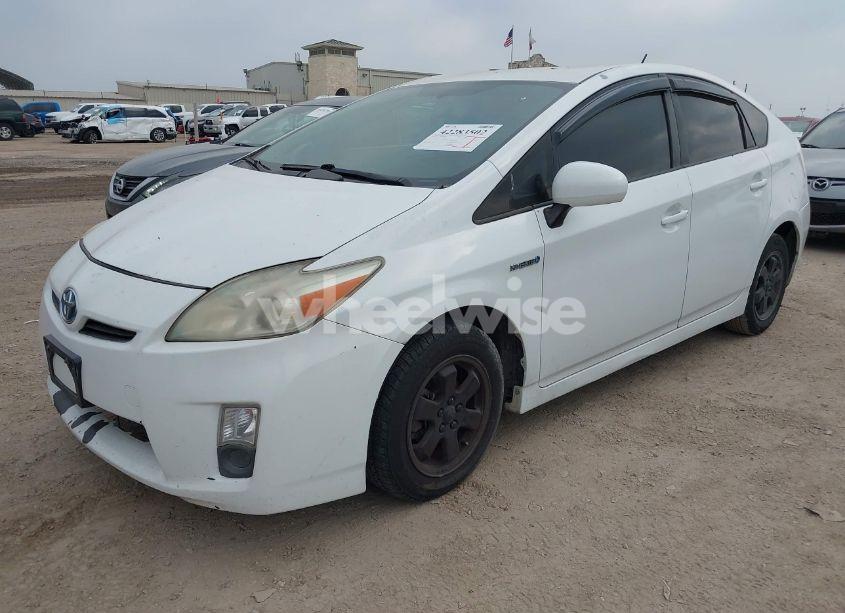 Photo 2 of 2010 Toyota Prius III (VIN JTDKN3DU8A0153431)