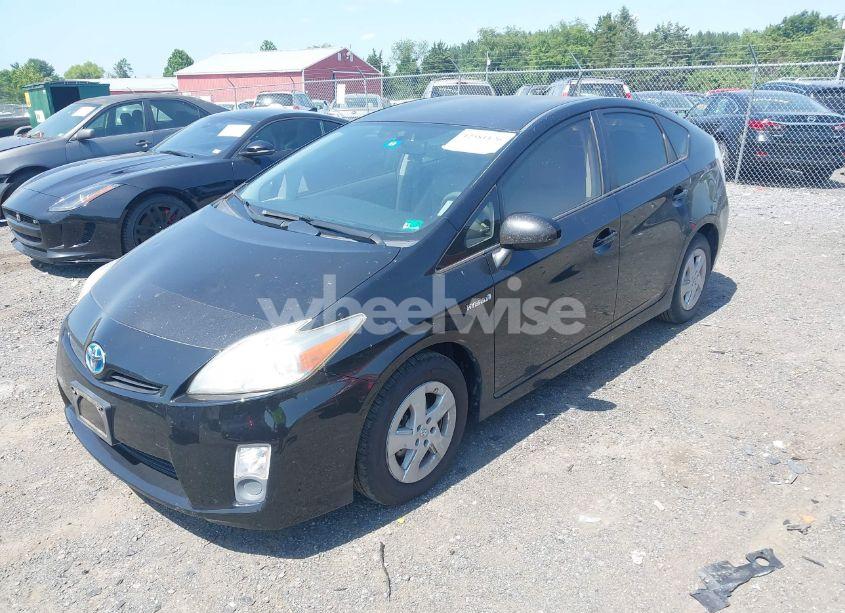 Photo 2 of 2010 Toyota Prius III (VIN JTDKN3DU8A1116910)