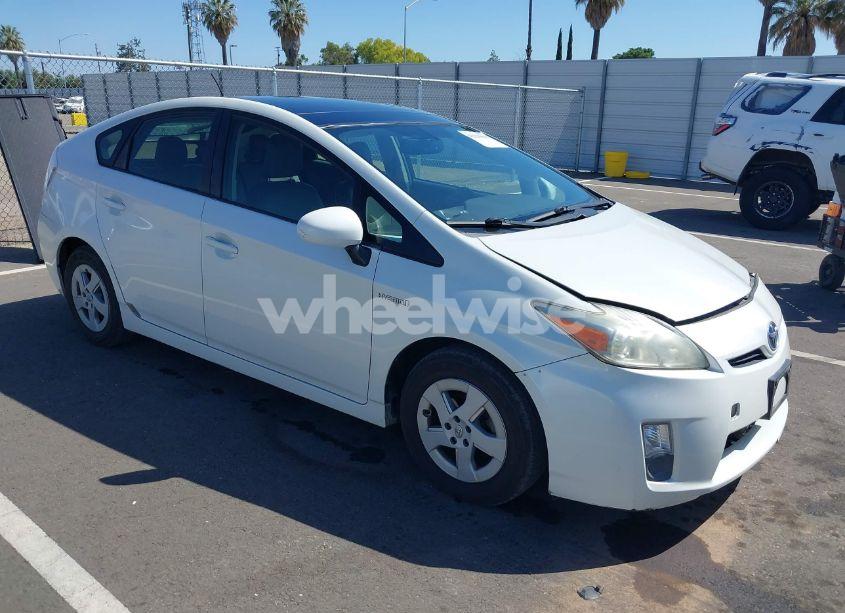 2011 Toyota Prius FOUR (VIN JTDKN3DU8B1385894) main photo